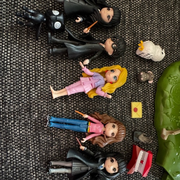 Harry Potter Magical Adventure Playset with Treehouse and Figures - Picture 2 of 2